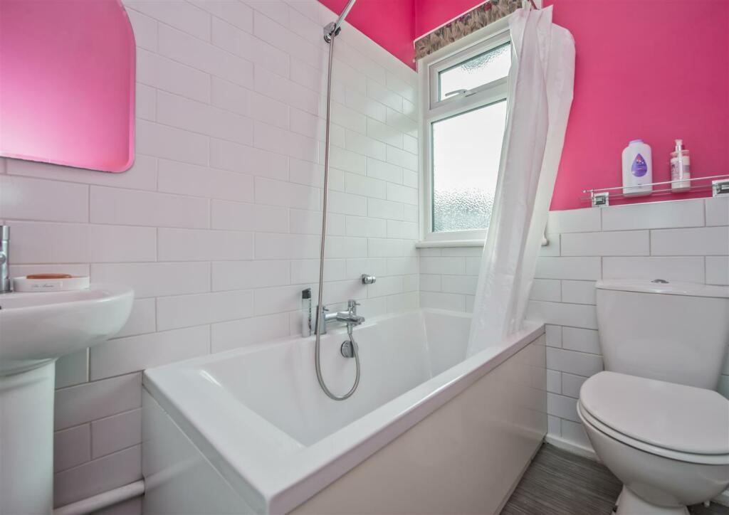 Bathroom / WC: