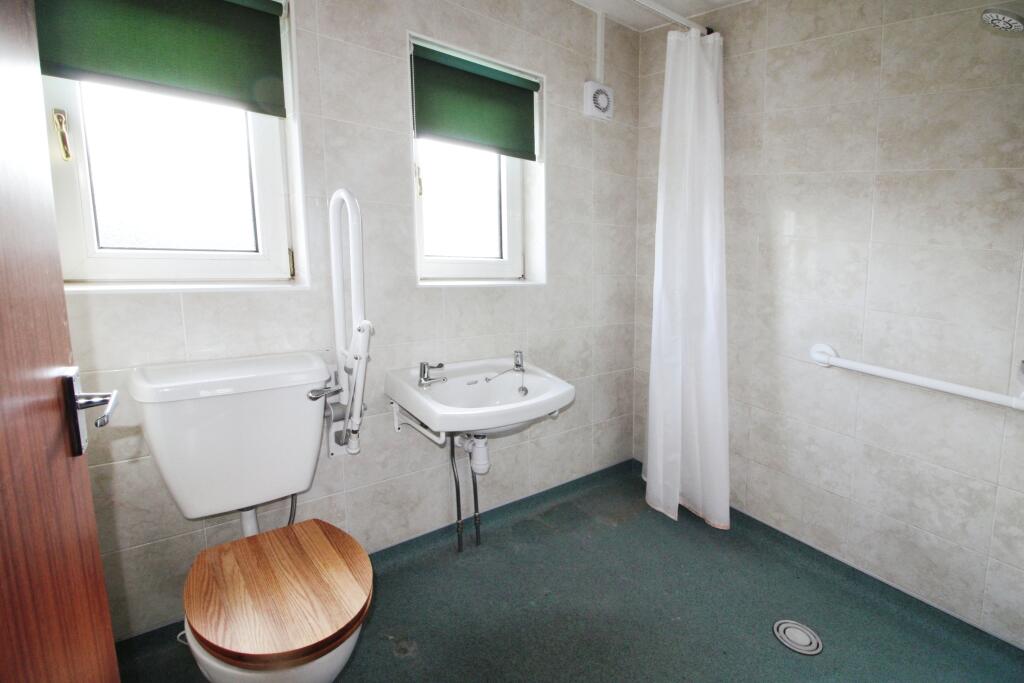 Shower room.JPG