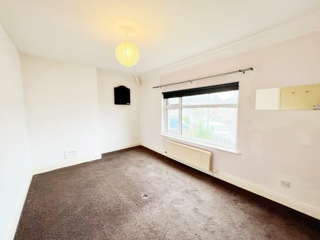 Bedroom 1 pic 1.jpg