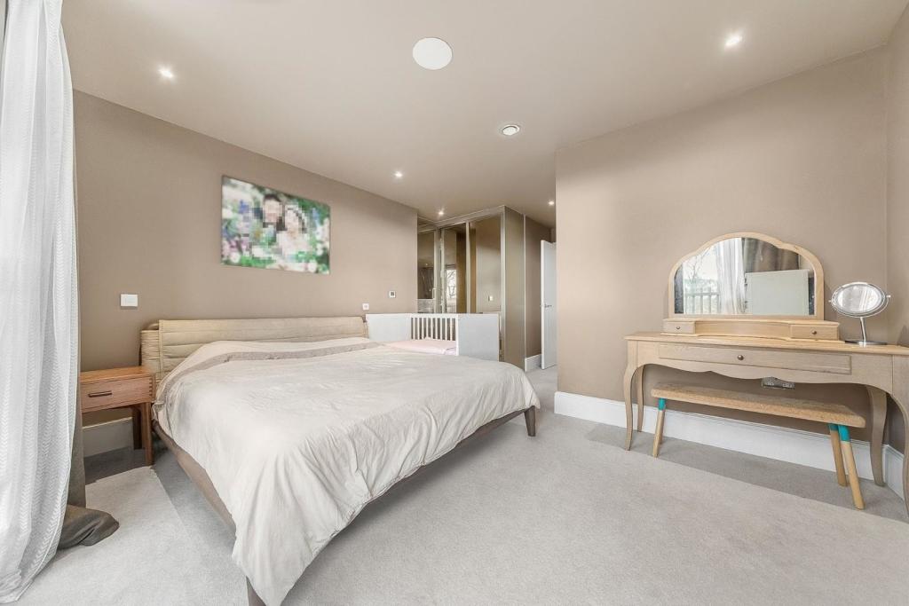 Principal Bedroom.jpg
