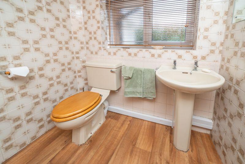 GUEST CLOAKROOM