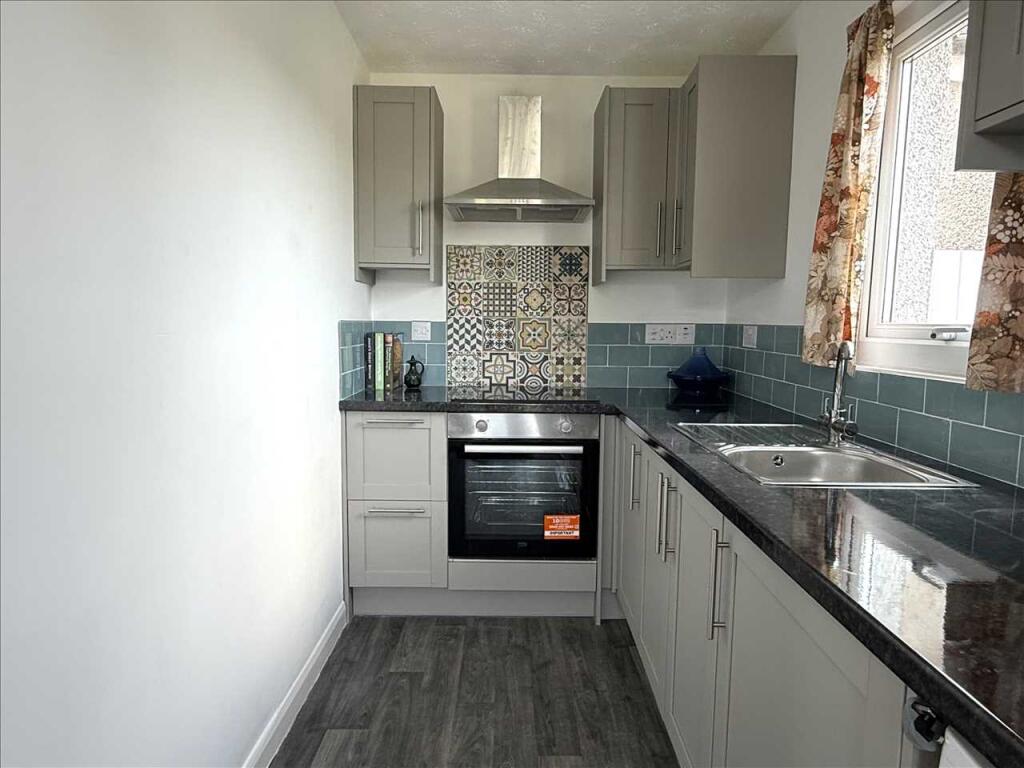 FITTED KITCHEN