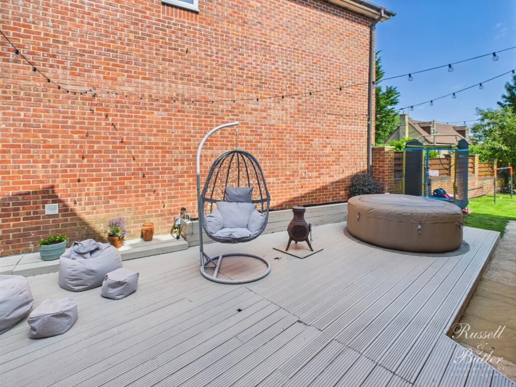 CAM01995G0-PR0322-STILL033