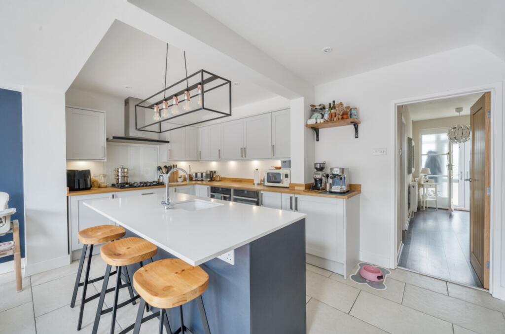 1293919-20-6826034c17fb2-ARW1293919-20-6826034c17f