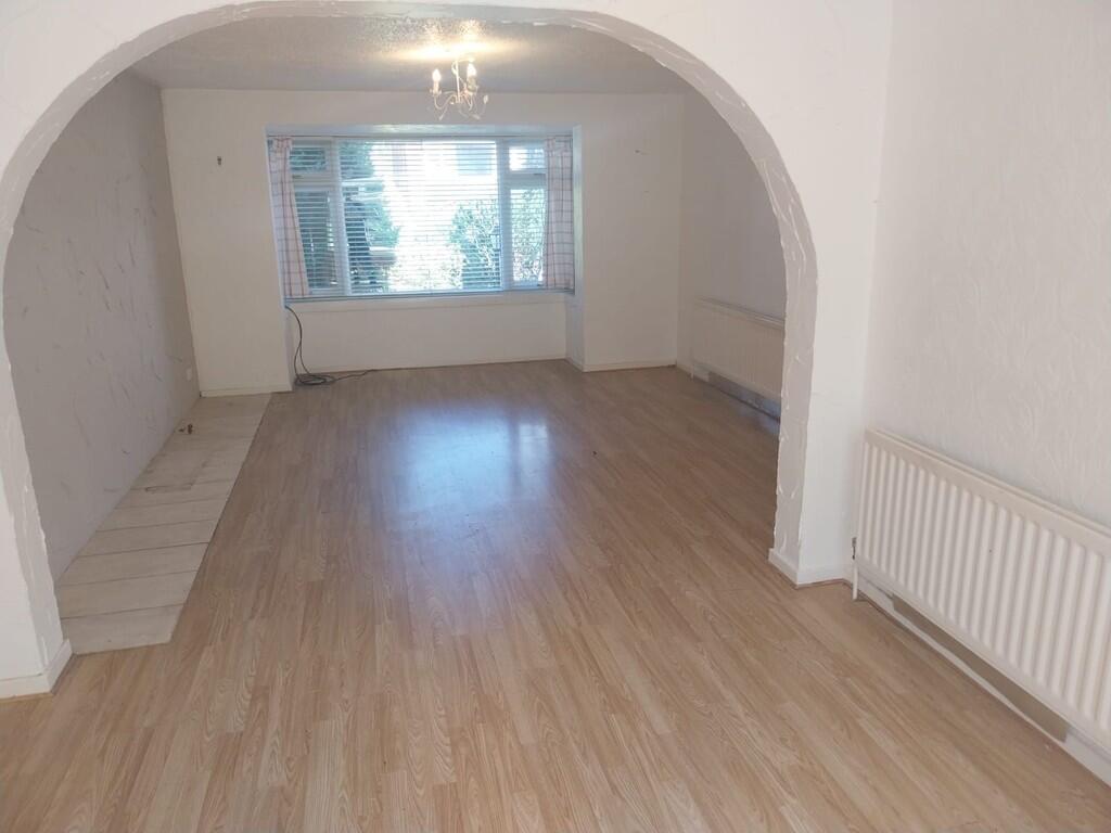 Lounge through di...