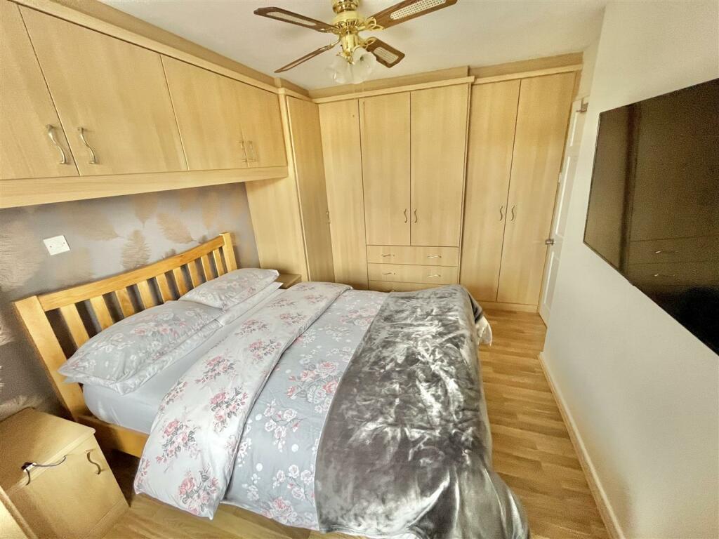 Bedroom 1 Aspect 3.jpg