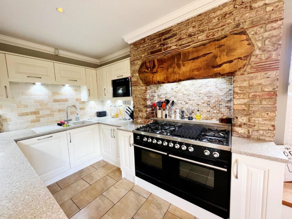 Kitchen pic 5.jpg