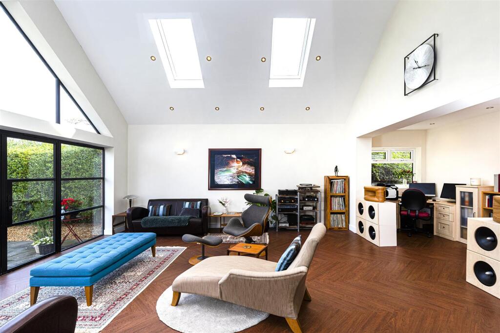 Bramleys Estate Agents - Cumberland Avenue - Fixby