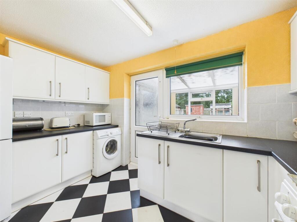 Kitchen: