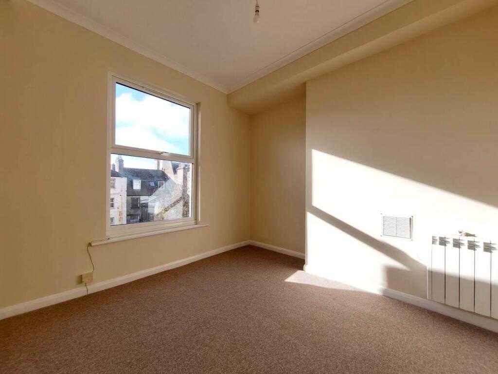 Main bedroom (rear)