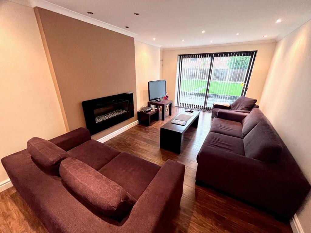 LOUNGE 2.jpg