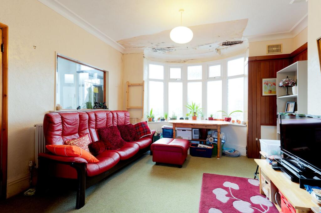 KITCHEN DINER AND LOUNGE