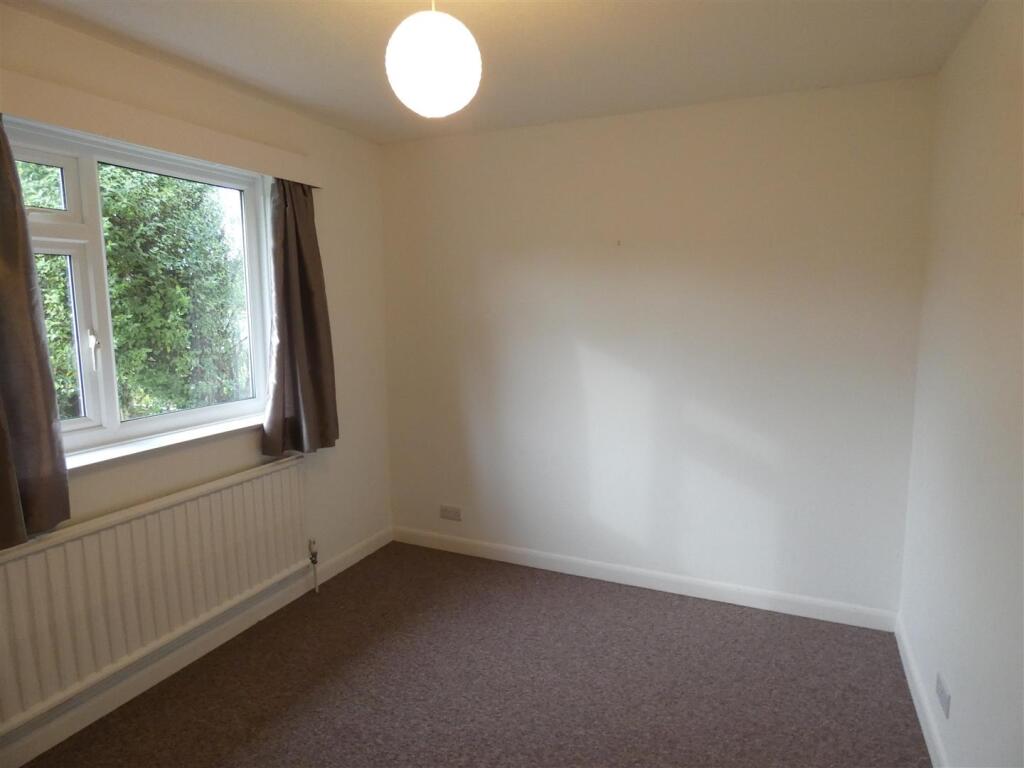 front bedroom.JPG