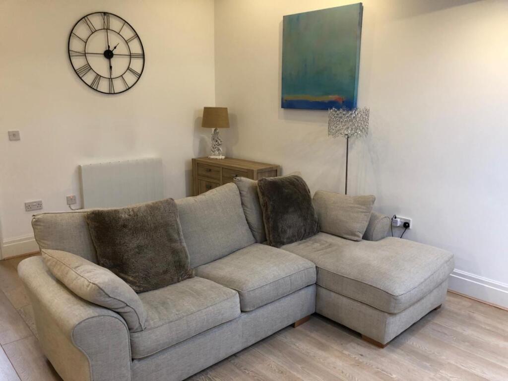 Apartment 6, 74 New Briggate - 12.JPG