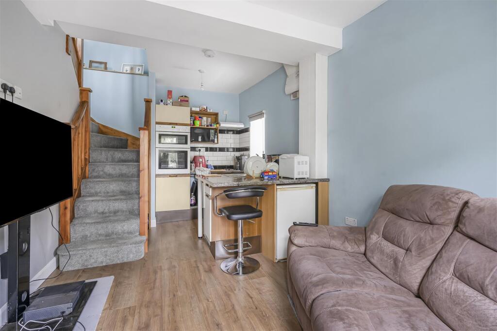 The Old House, Hannington