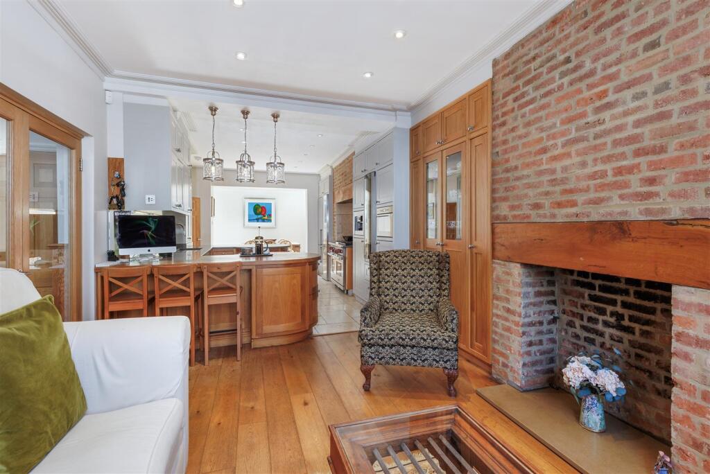 Open-Plan Breakfast Kitchen/Sitting/Dining Room