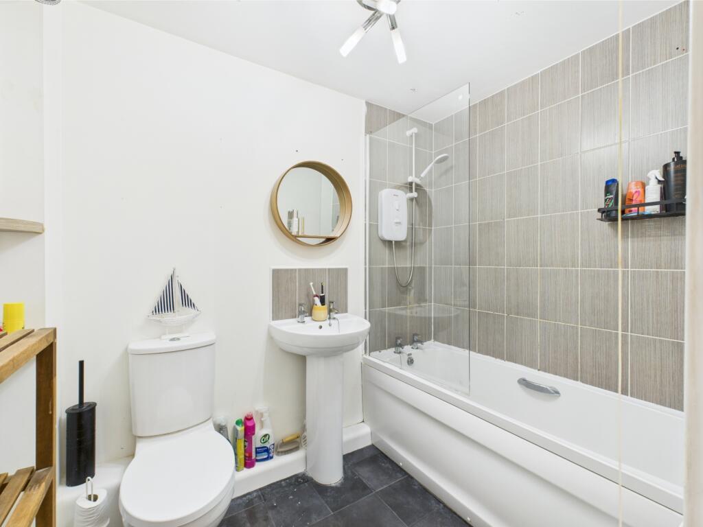 CAM03729G0-PR0049-STILL016