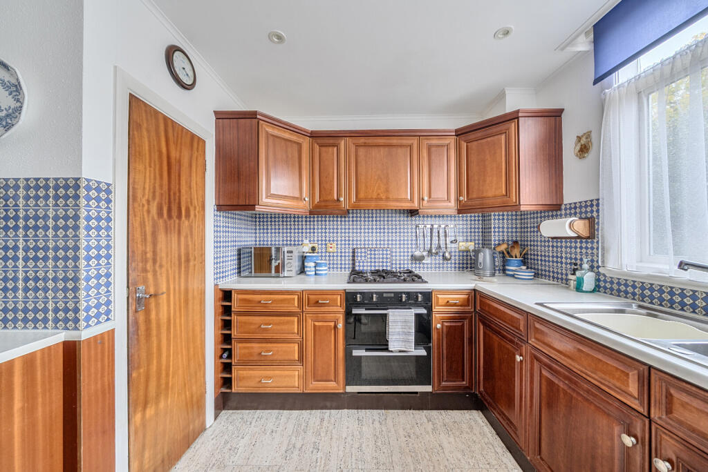 1371998-15-68f8f9...