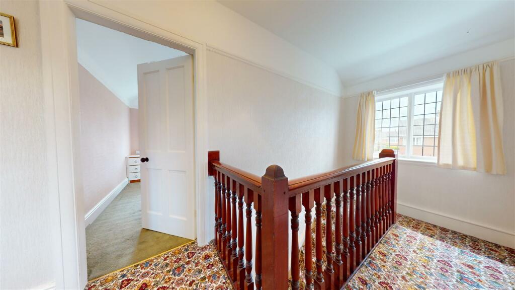 FIRST FLOOR CENTRAL LANDING