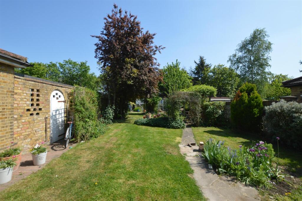 92 St Stephens Road gdn.JPG