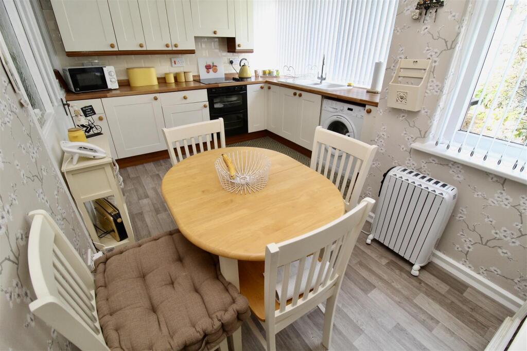 L-Shaped Kitchen/Dining Room