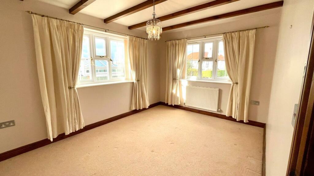 DINING ROOM/BEDROOM 4