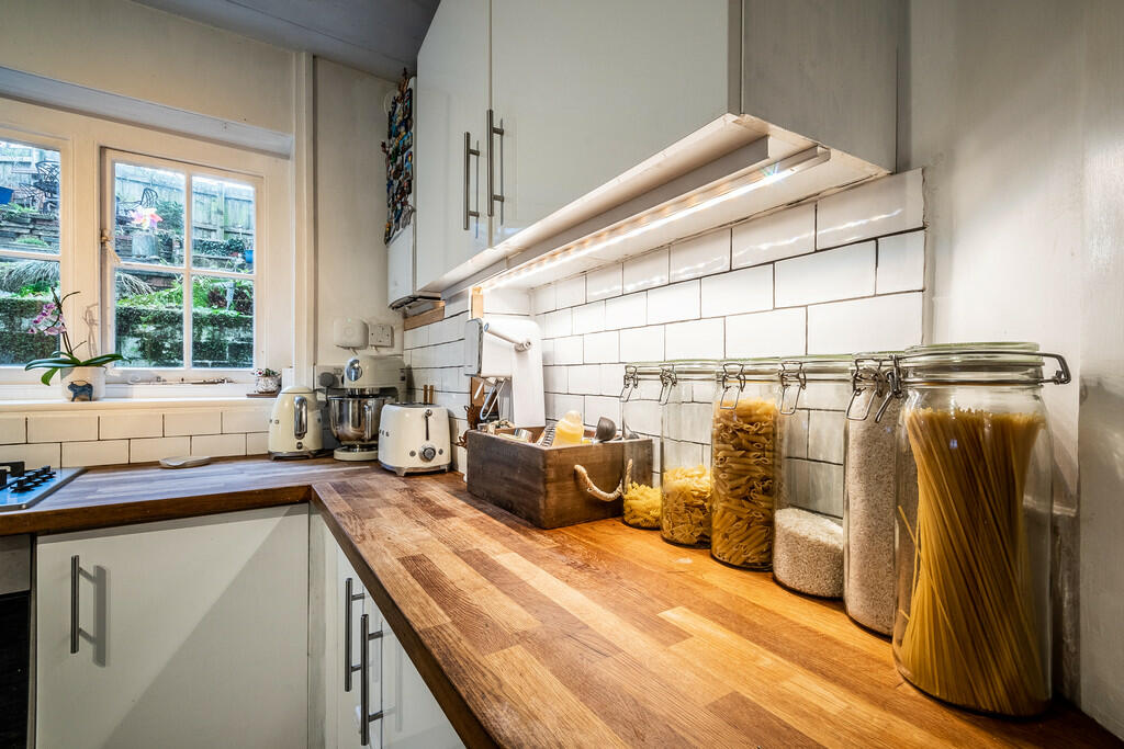 39 Lower North St...