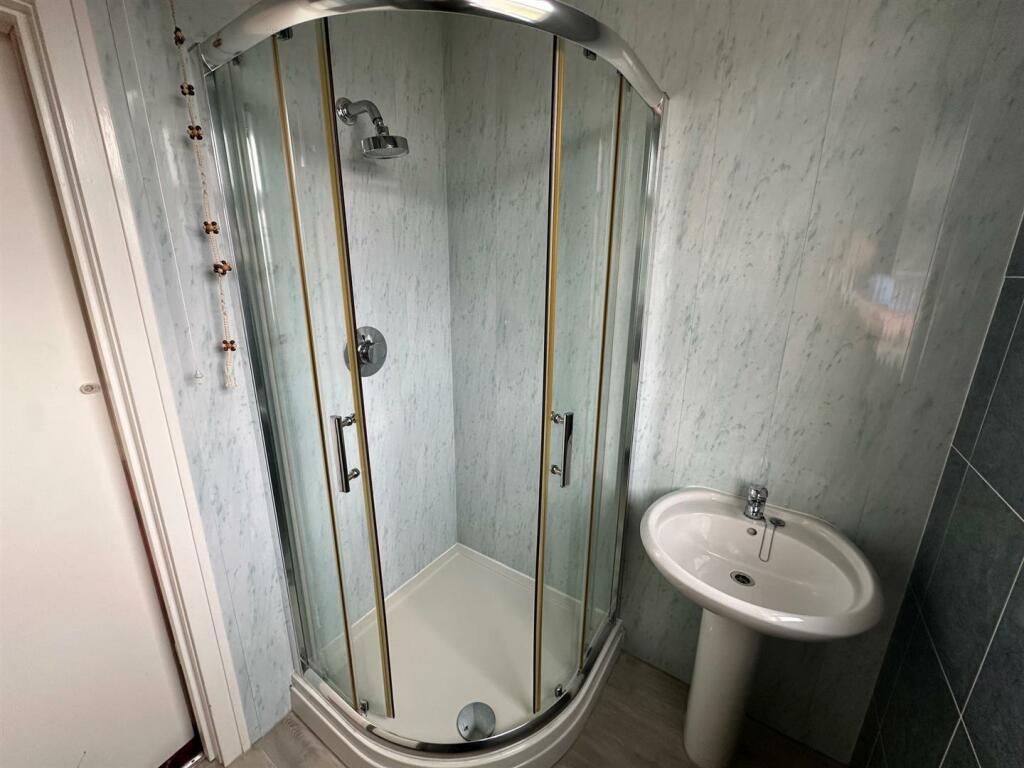 shower room 1.jpg