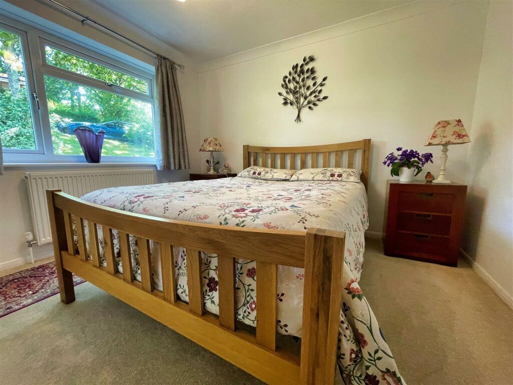 Bedroom 1.jpg