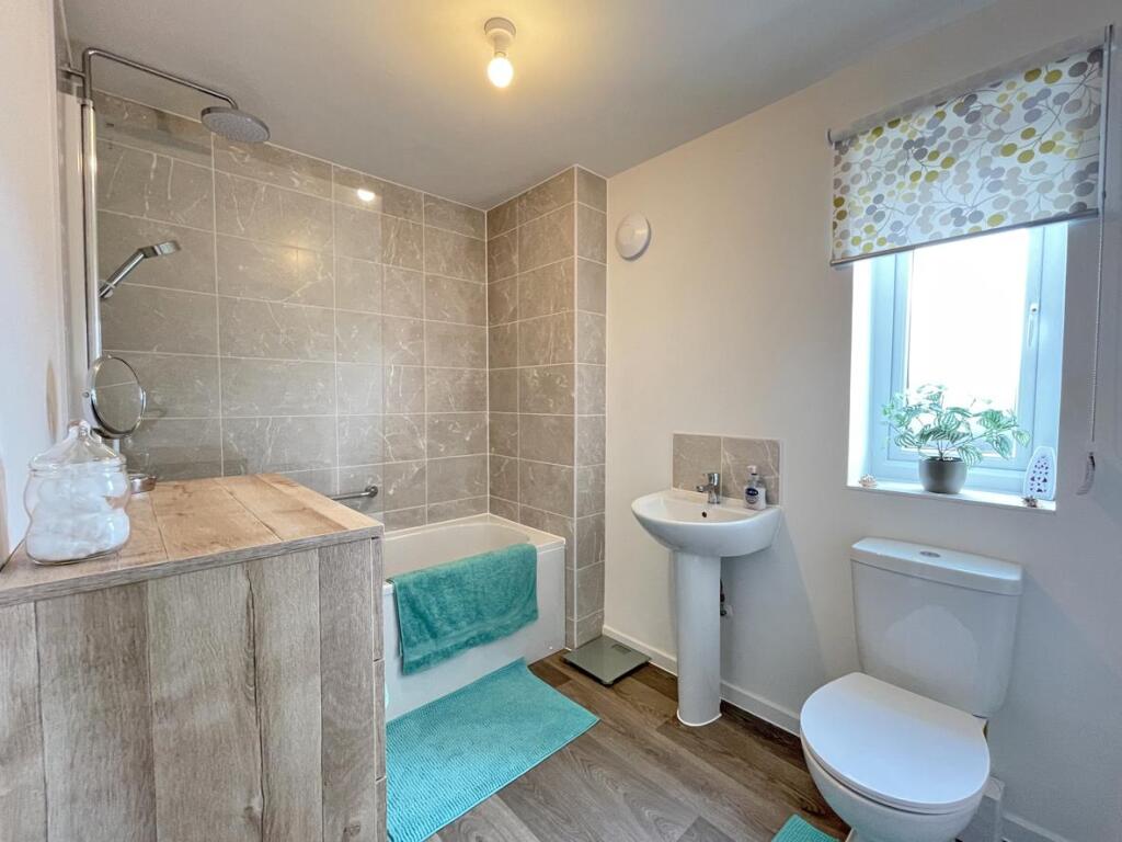 Foxglove Gardens 1 - Bathroom.jpg