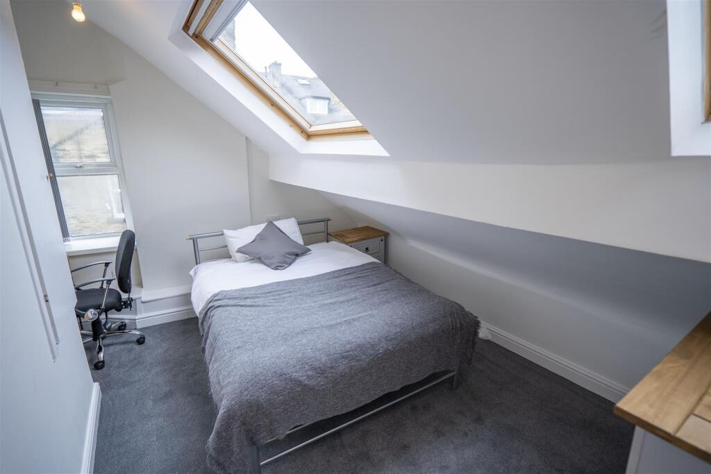 Bedroom 5 Ashdell Road.jpg