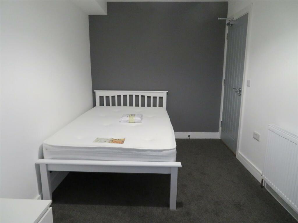 59 Manners Bed5a.JPG