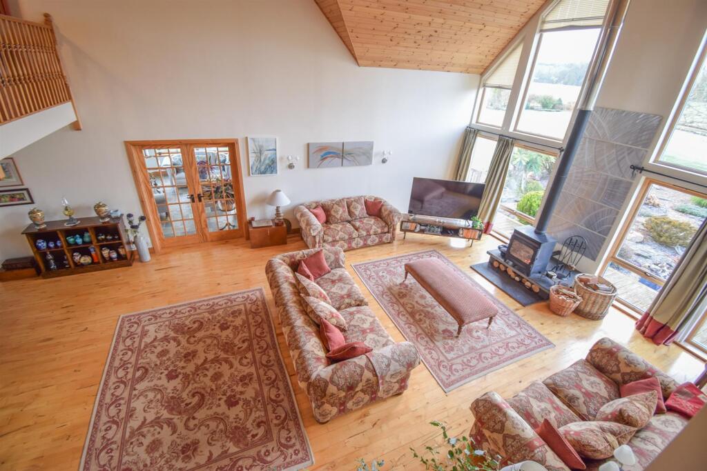 LOUNGE-DINING AREA