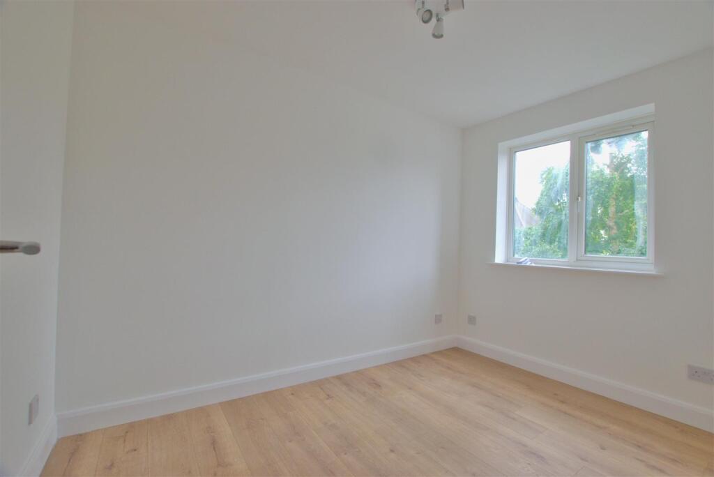 Bedroom 1_inPixio.jpg