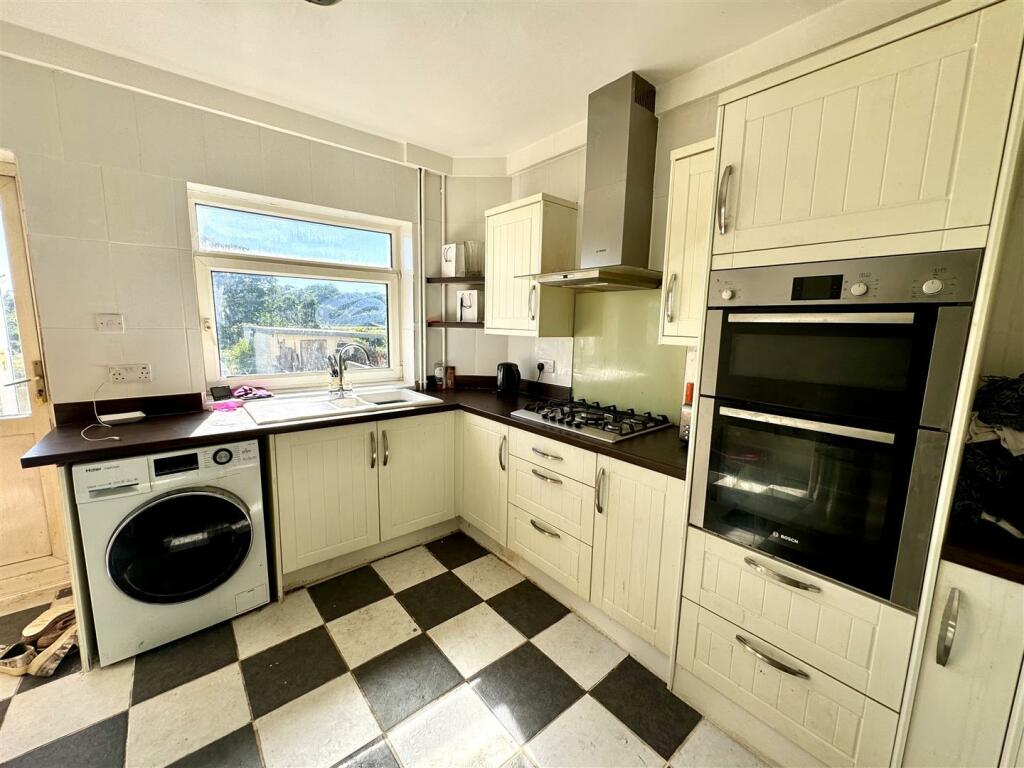 KITCHEN/BREAKFAST ROOM