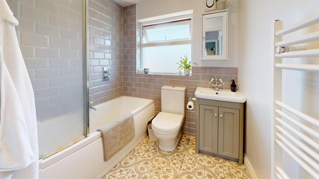 64-Leathley-Crescent-Bathroom.jpg