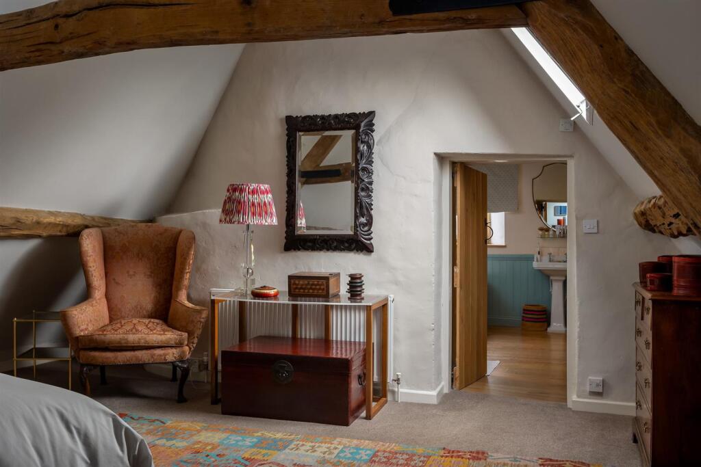 46 - Manor Farm - GL54 2ND - Web.jpg