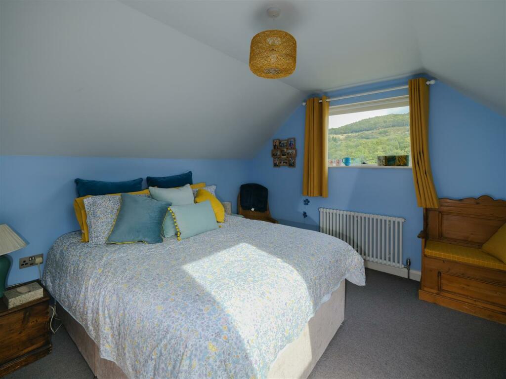 BEDROOM 6