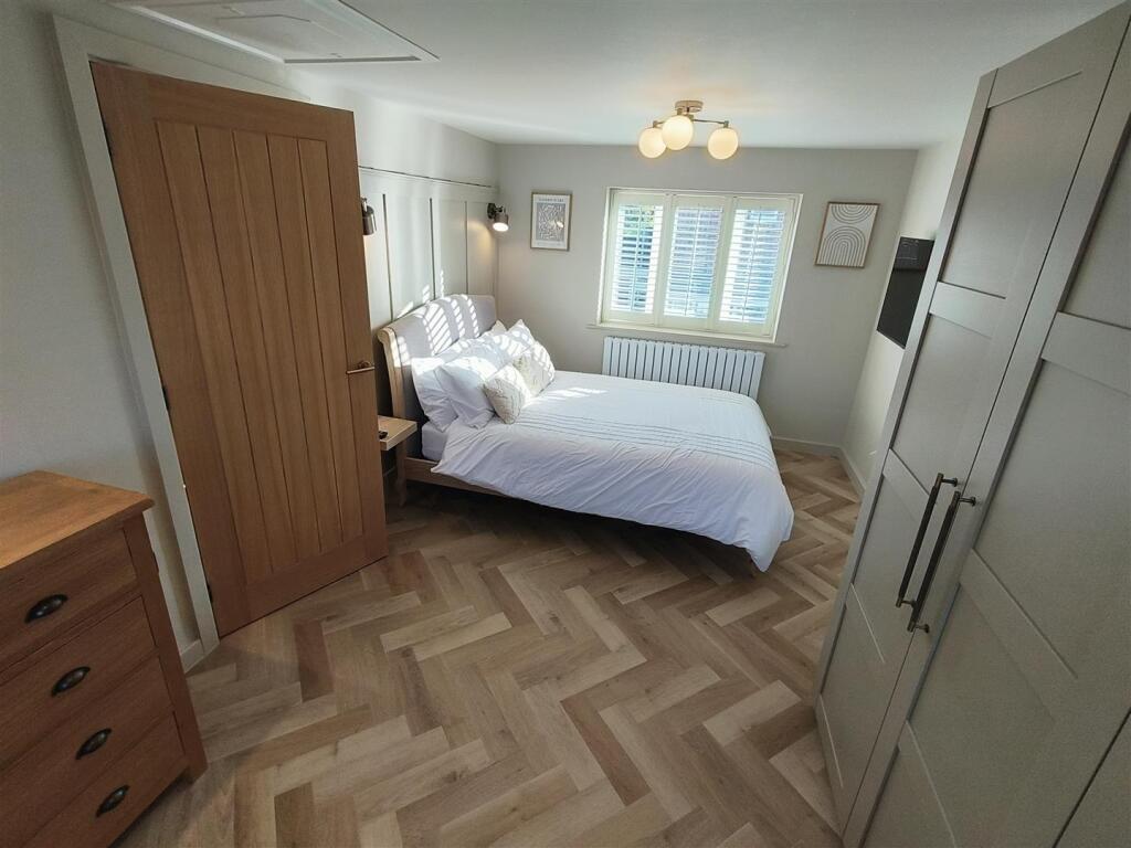 bedroom 4.jpg