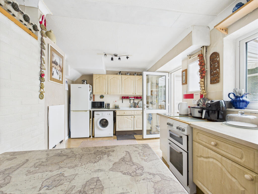 CAM01354G0-PR0566-STILL008