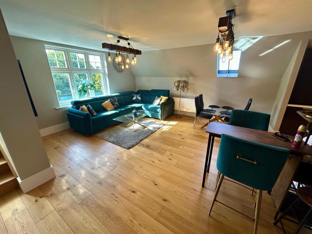 lounge 4.jpg