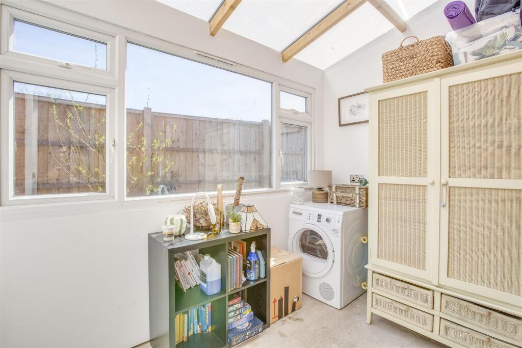 84 Lane End Road, HP12 4HX-10.jpg