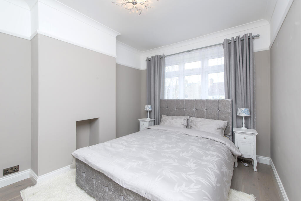 21 Chaseside Avenue-