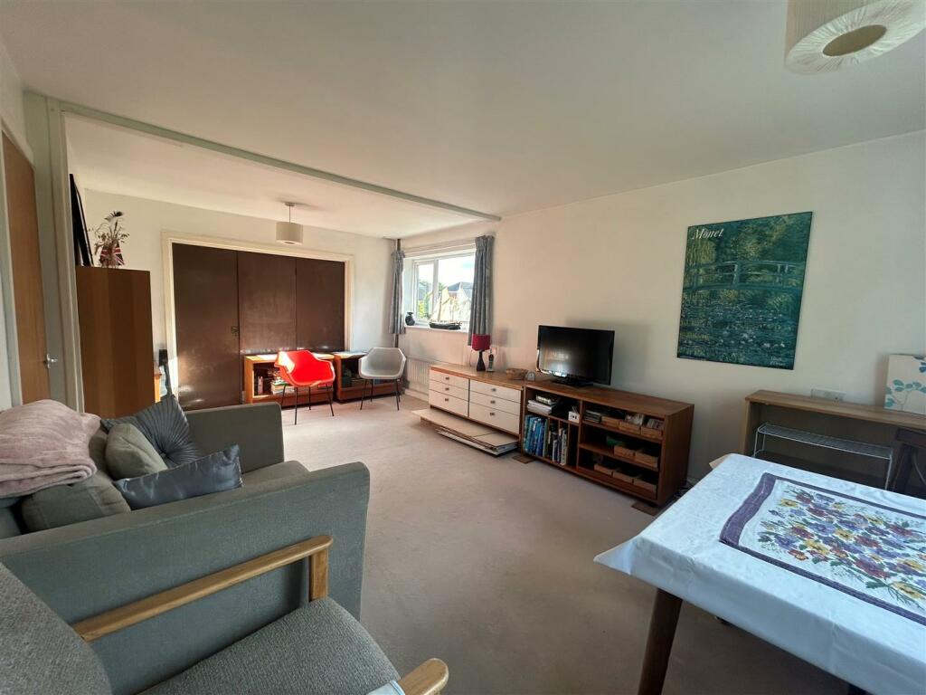 Living Room 2.jpg