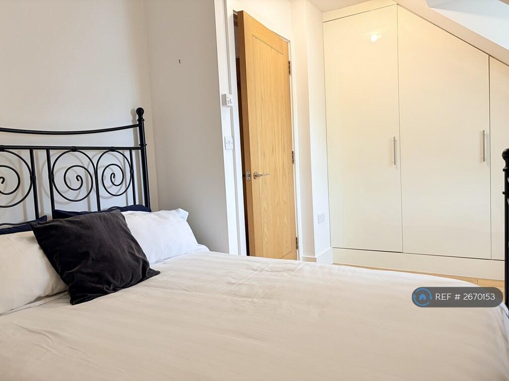 Deep And Spacious Bedroom Storage