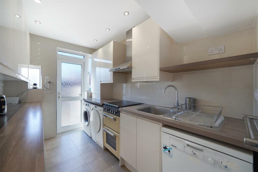 25 Carlton Avenue West - r0Fu1pQnmezNl9N5vpoi.jpg