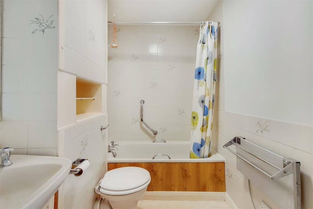 5_Bathroom-1.jpg