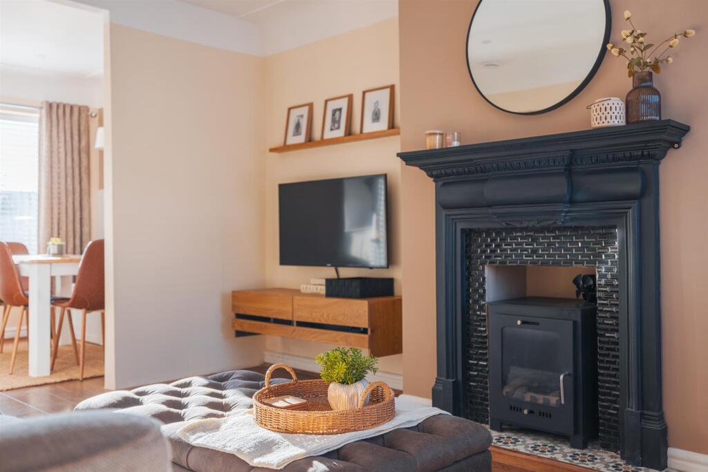 6 Greenfields Close-19.jpg
