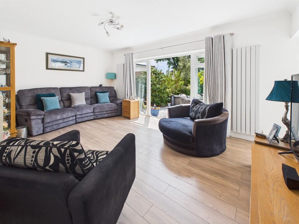 CAM05068G0-PR0028...