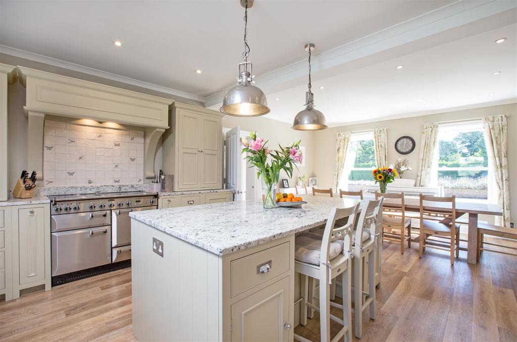 Kitchen 2.jpg
